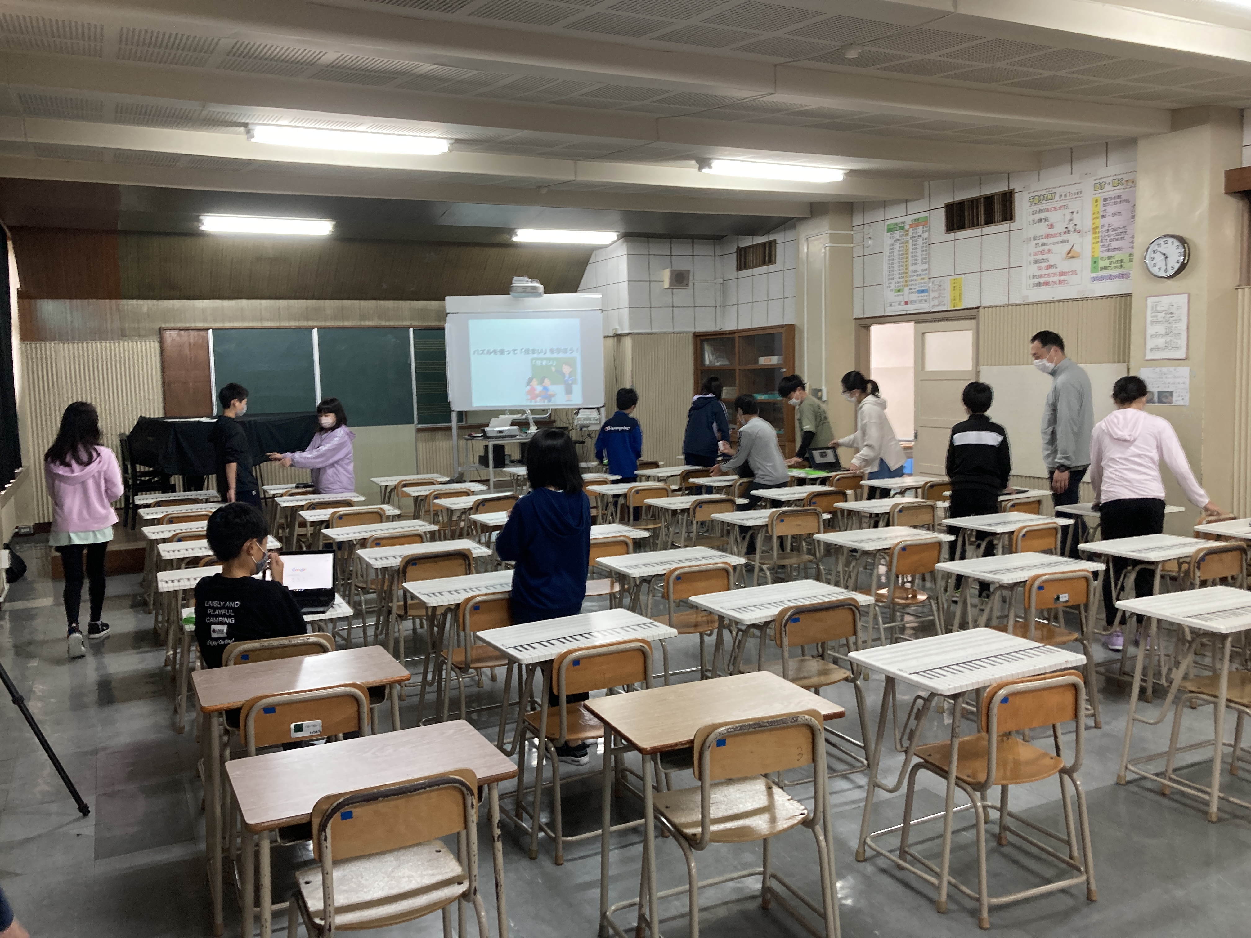 教室全体の授業風景